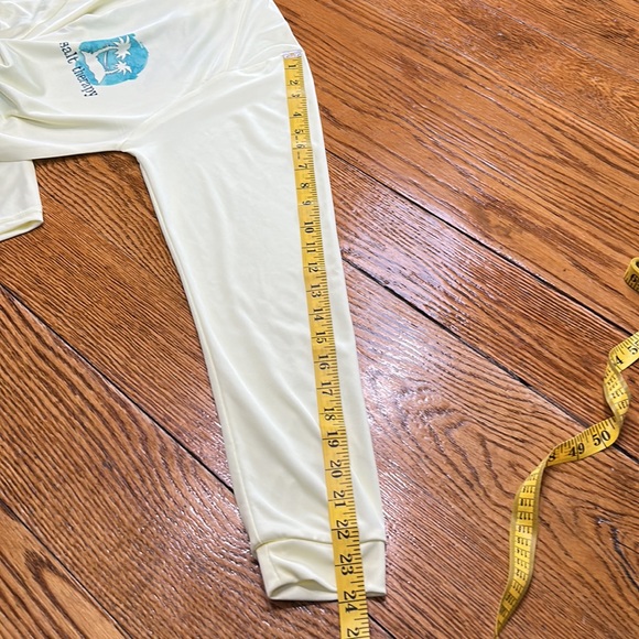 Long sleeve SPF 50+ souvenir tee.  Yellow w/beach scene on back. Size Medium - Picture 11 of 11